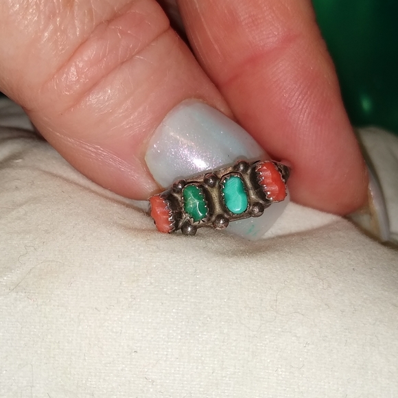 Turquoise Native American Vintage Ring - Picture 4 of 7